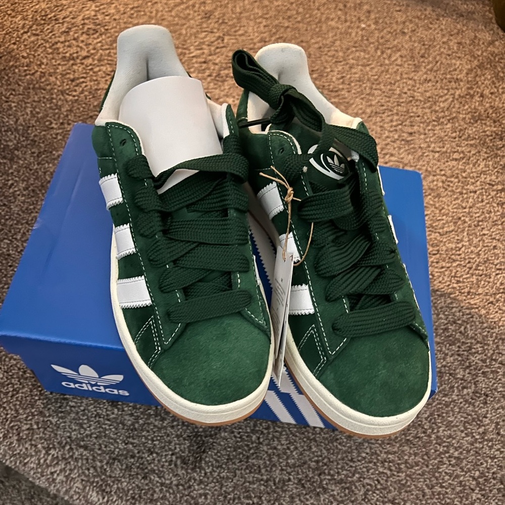 Men’s green Adidas- Campus 00s size 7 1/2 - NEW